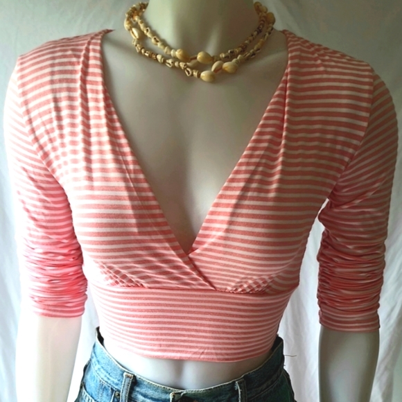 UK2LA Petite V-Neck Pink and White Wrapped Striped Crop Top Size S - Picture 3 of 12